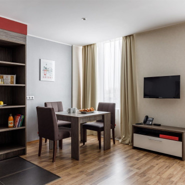 Номер "Семейный Люкс 2-х комнатный (2 двуспальные кровати-трансформеры)"