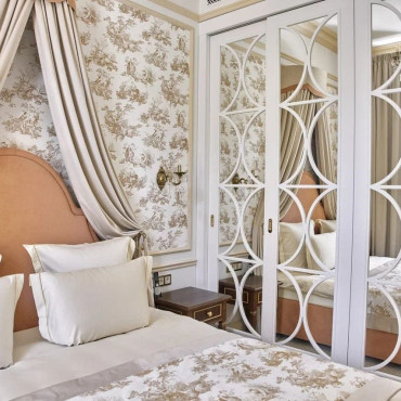 Номер "Двухкомнатный люкс Роял с террасой и с видом на сад"