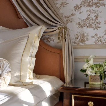 Номер "Двухкомнатный люкс Роял с террасой и с видом на сад"