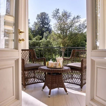 Номер "Двухкомнатный люкс Роял с террасой и с видом на сад"