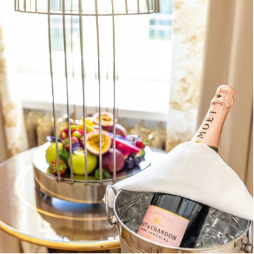 Номер "Императорский двухкомнатный люкс с террасой и видом на реку"