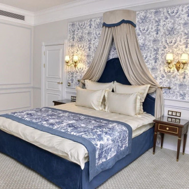 Номер "Королевский двухкомнатный люкс с террасой и видом на реку"