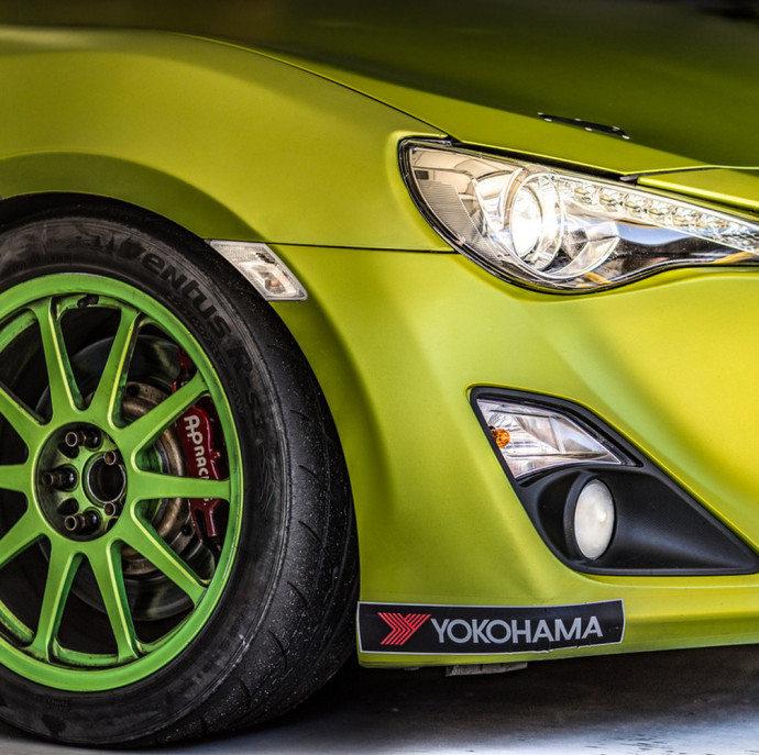 Заезд за рулем спорткара по гоночной трассе в Москве