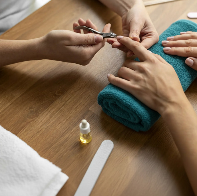 Маникюр без покрытия в Москве