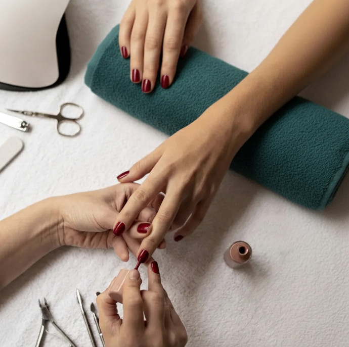 Маникюр для женщин в Москве