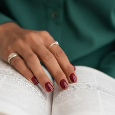 Маникюр для женщин в Москве