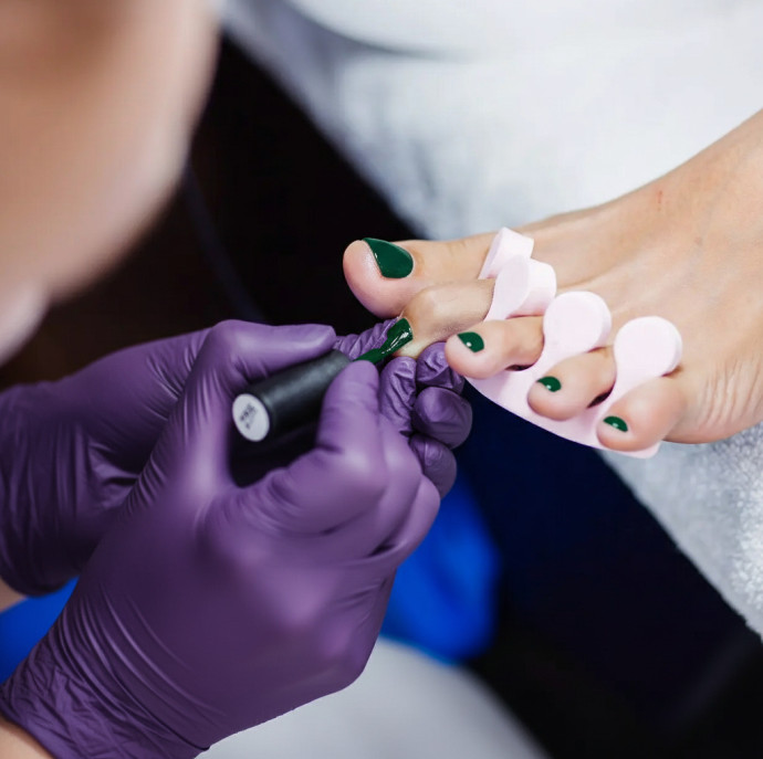 Педикюр в Москве