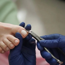 Smart педикюр с покрытием гель лак и уходом в Москве