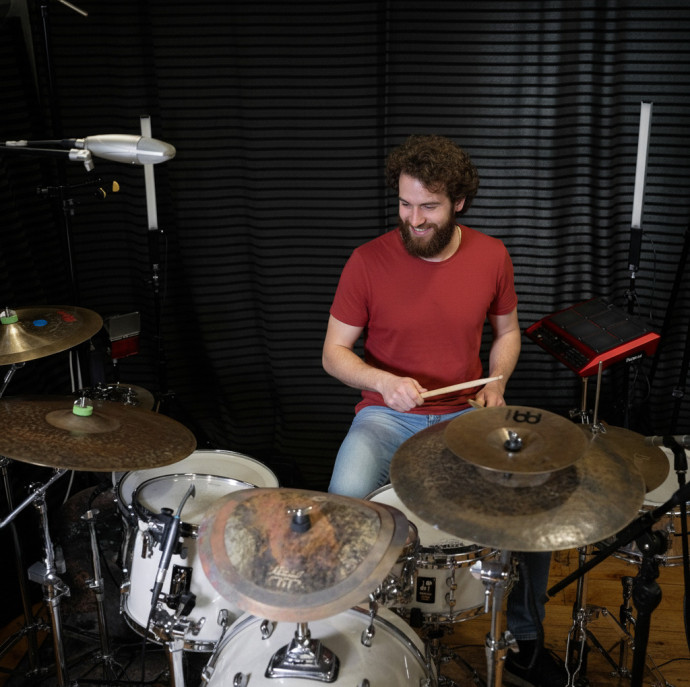 Мастер-класс по игре на барабанах в Москве