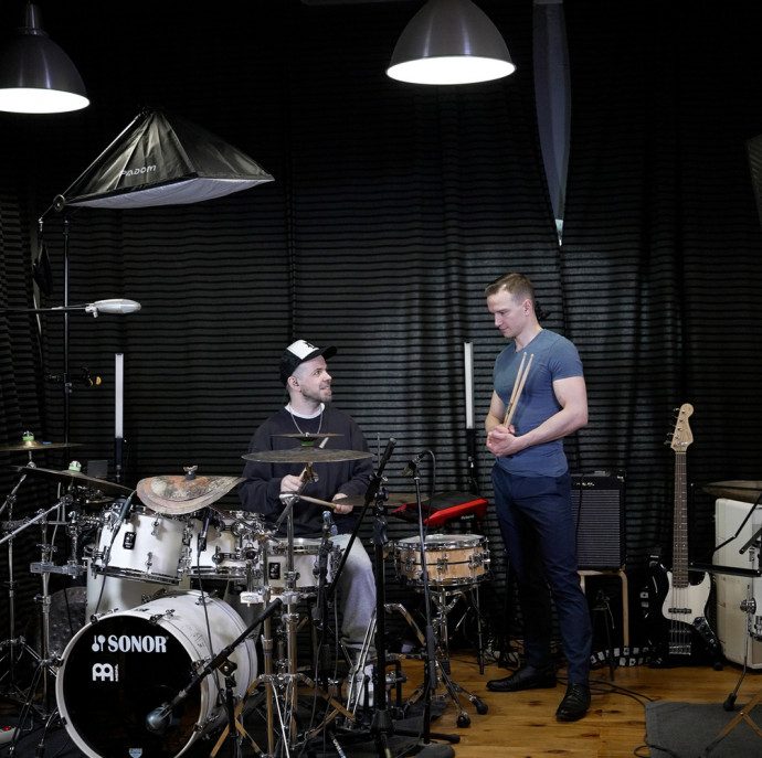 Мастер-класс по игре на барабанах в Москве