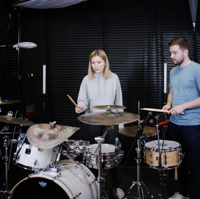 Мастер-класс по игре на барабанах в Москве