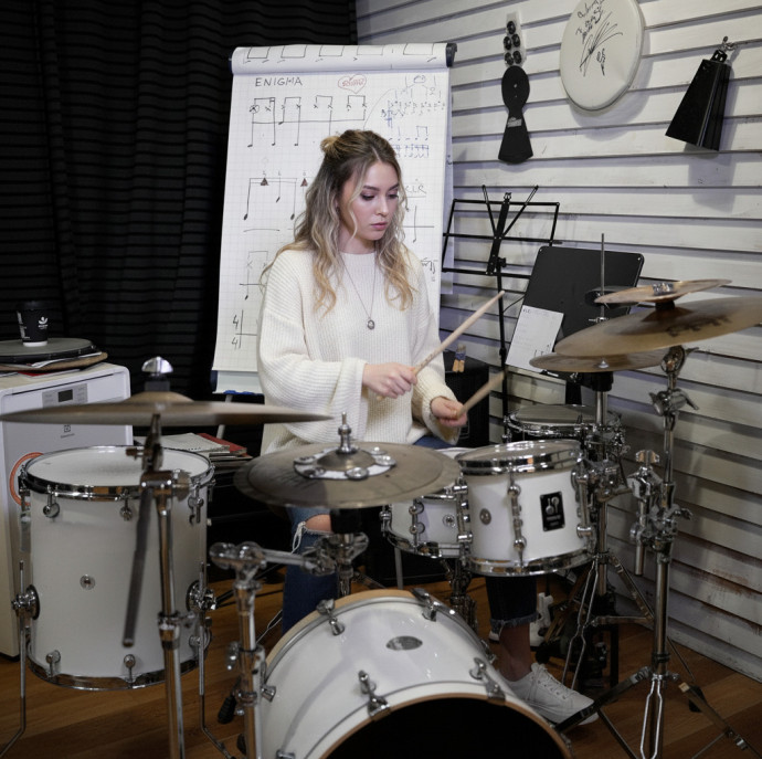 Мастер-класс по игре на барабанах в Москве