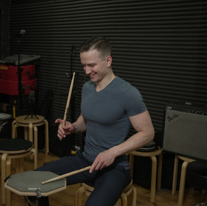Мастер-класс по игре на барабанах в Москве