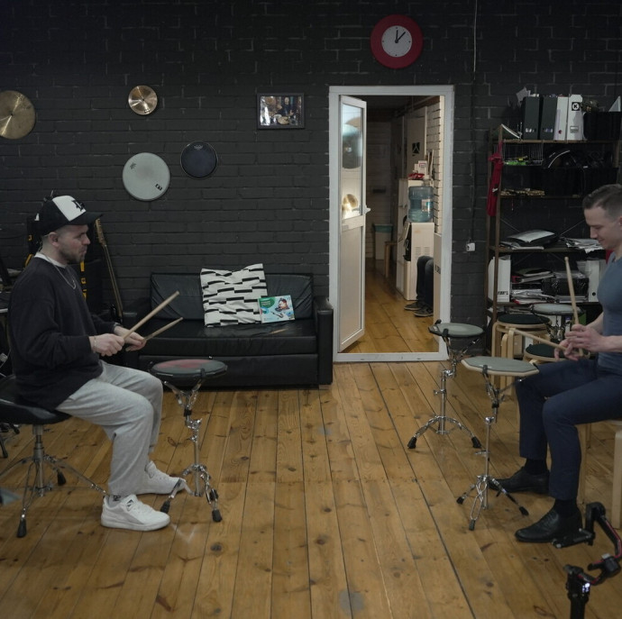 Мастер-класс по игре на барабанах в Москве