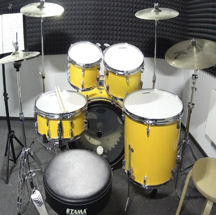 Курс игры на барабанах для начинающих в Москве