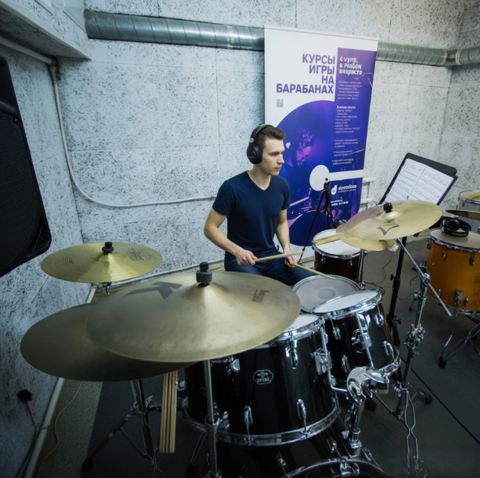 Курс игры на барабанах для начинающих в Москве