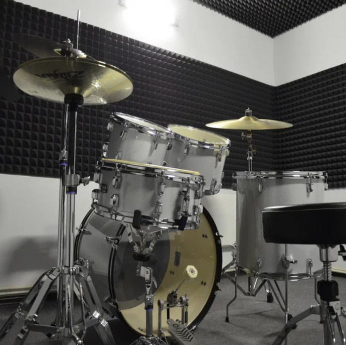 Курс игры на барабанах для начинающих в Москве