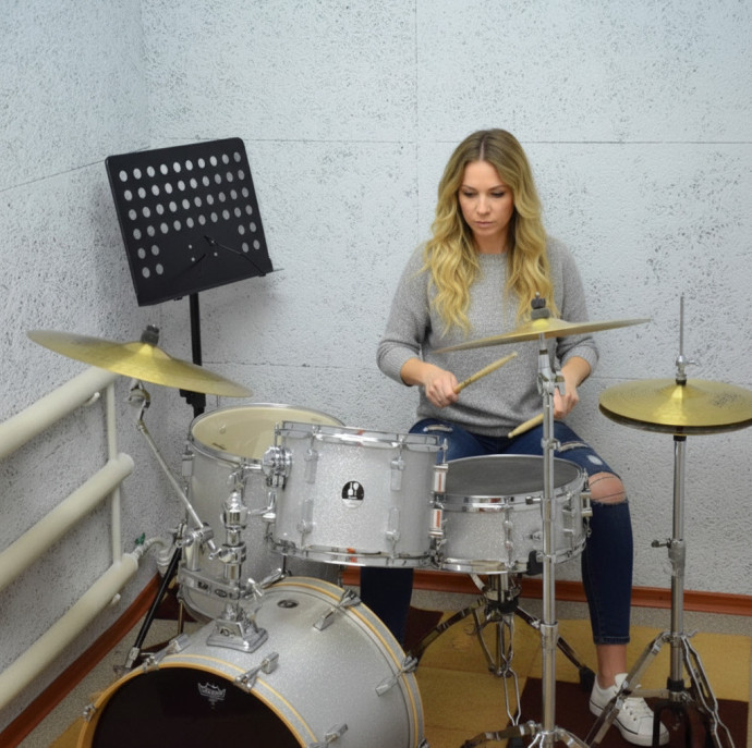 Курс игры на барабанах для начинающих в Москве
