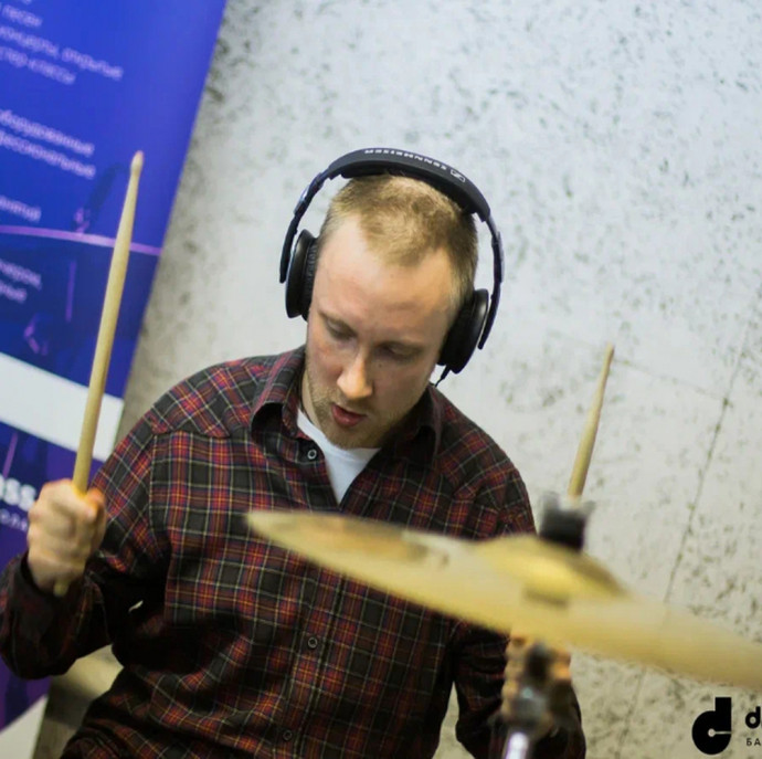 Курс игры на барабанах для начинающих в Москве