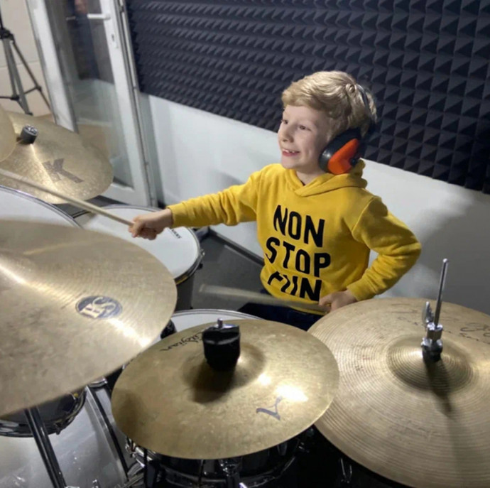 Курс игры на барабанах для начинающих в Москве