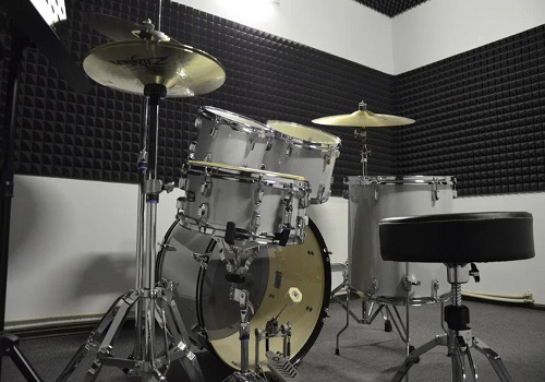 Курс игры на барабанах для начинающих в Москве