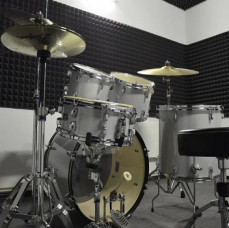 Курс игры на барабанах для начинающих в Москве