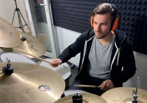 Курс игры на барабанах для начинающих в Москве