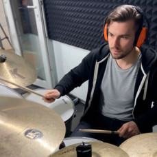 Курс игры на барабанах для начинающих в Москве