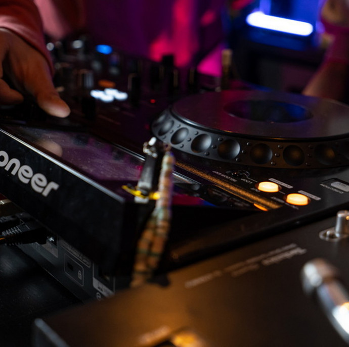 Мастер-класс по диджеингу в Москве