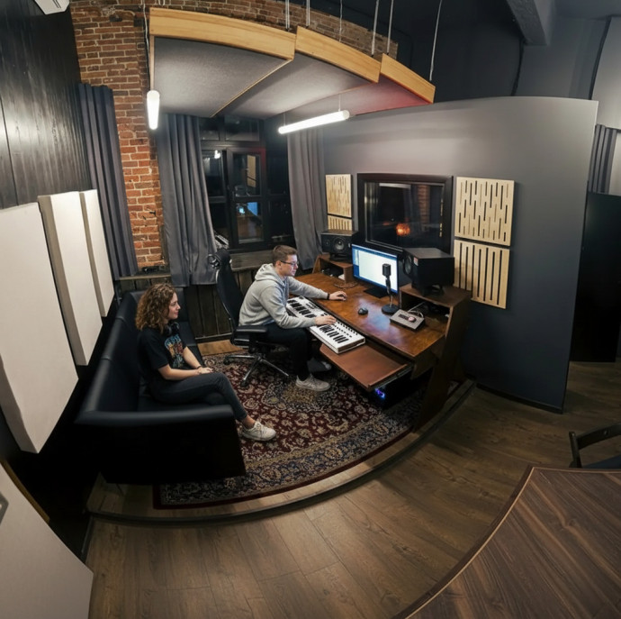 Запись песни в профессиональной студии в Москве