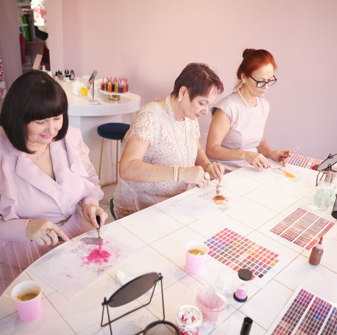 Изготовление косметики в лаборатории Makeup Kitchen в Москве