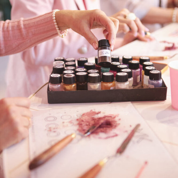 Изготовление косметики в лаборатории Makeup Kitchen в Москве