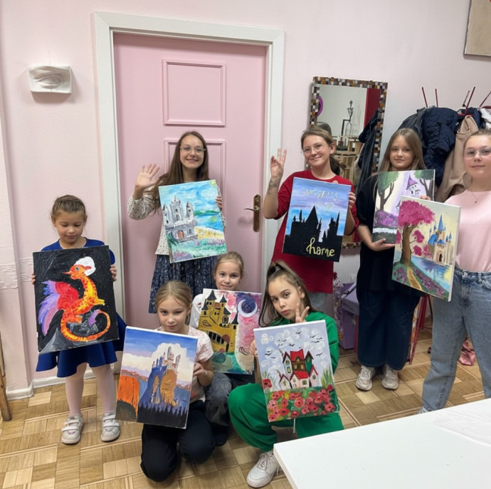 Совместное рисование картин на холсте в Москве