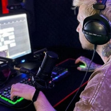 Создание музыки и продвижение треков в студии звукозаписи в Москве