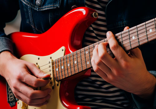 Занятия по игре на гитаре для взрослых в Москве