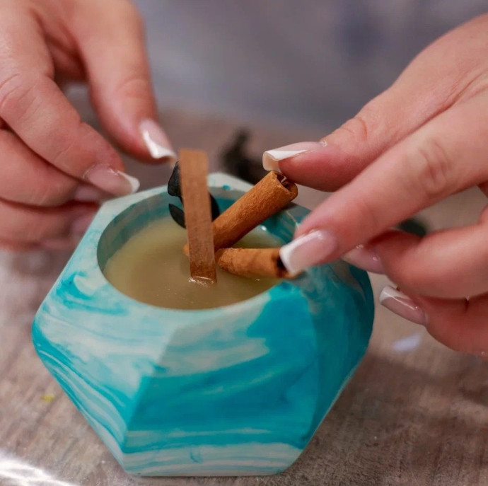 Мастер-класс по созданию соевых аромасвечей в гипсовых кашпо в Москве