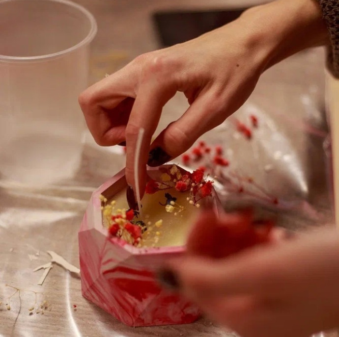 Мастер-класс по созданию соевых аромасвечей в гипсовых кашпо в Москве