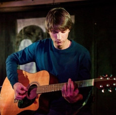 Обучение игре на муз инструментах в Москве