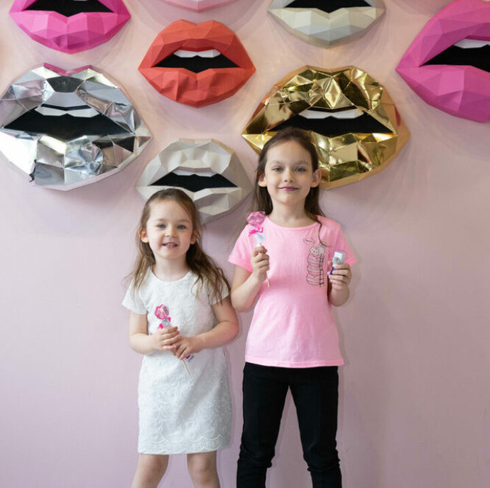 Создание губной помады и детского блеска для губ в Москве