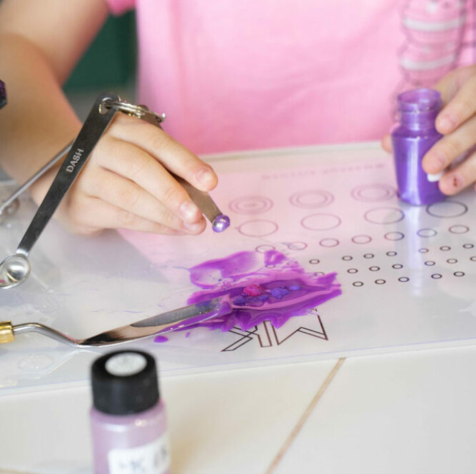 Создание губной помады и детского блеска для губ в Москве