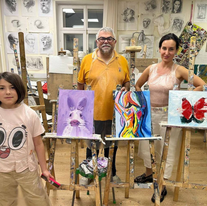 Семейный мастер-класс по росписи одежды в Москве