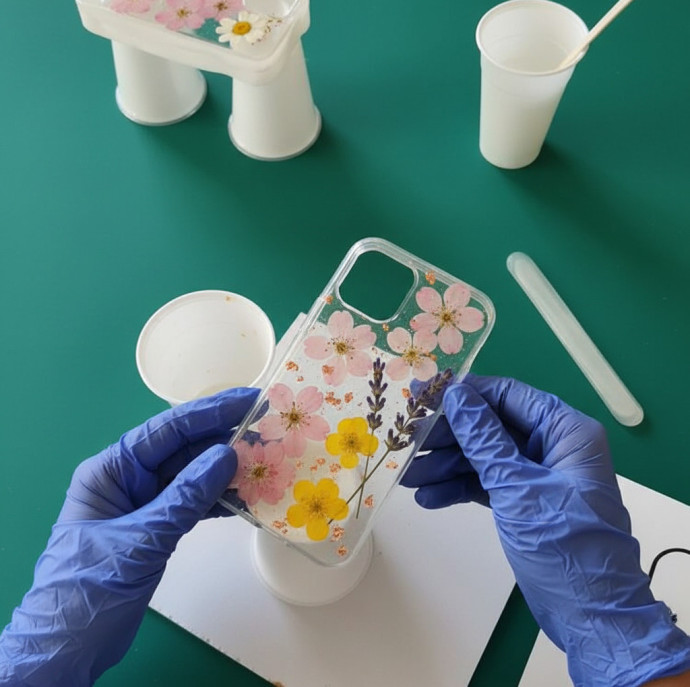 Мастер-класс Чехол с сухоцветами из эпоксидной смолы в Москве