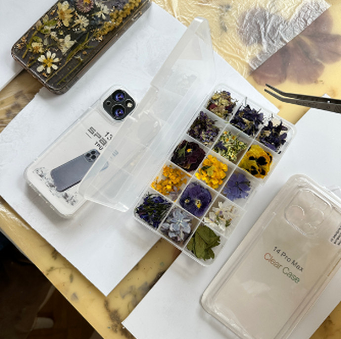 Мастер-класс Чехол с сухоцветами из эпоксидной смолы в Москве