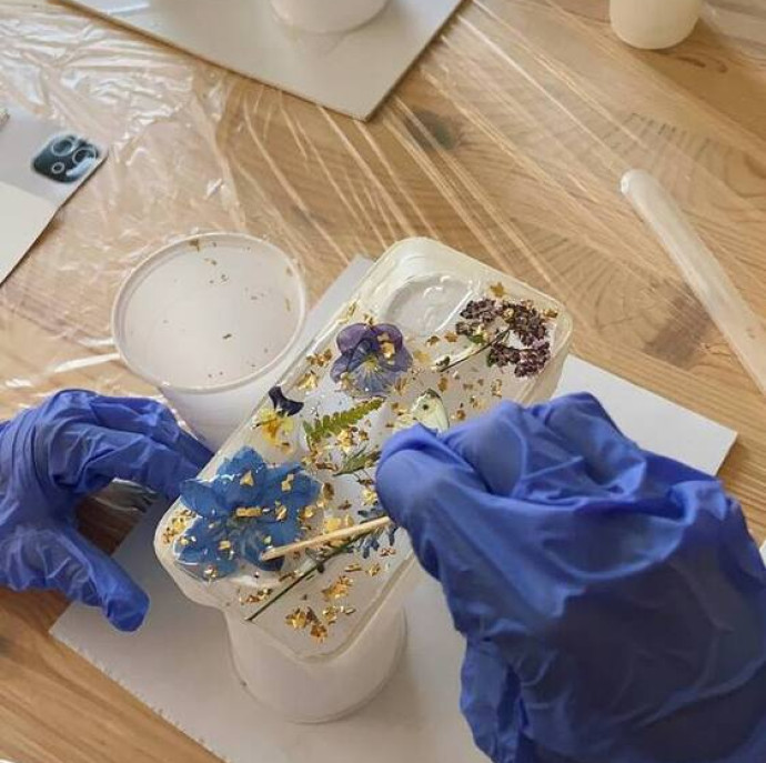 Мастер-класс Чехол с сухоцветами из эпоксидной смолы в Москве