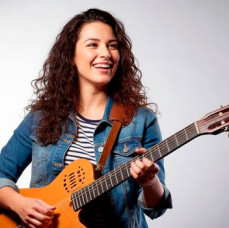 Абонемент на 4 урока игры на гитаре с основателем школы в Москве