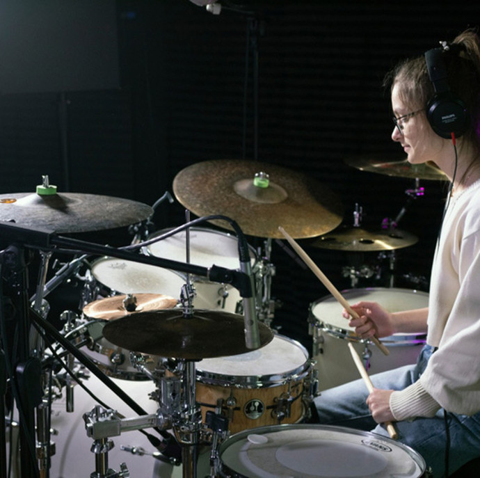 Курс игры на барабанах в Москве