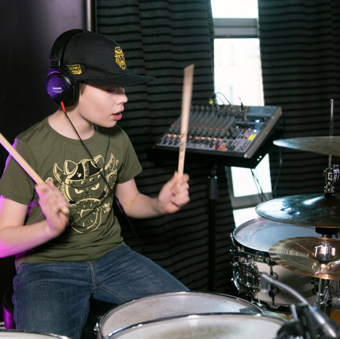 Курс игры на барабанах в Москве