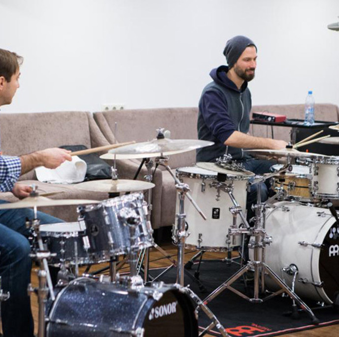 Курс игры на барабанах в Москве