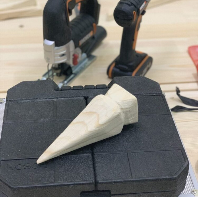 Занятие в столярной мастерской для детей в Москве