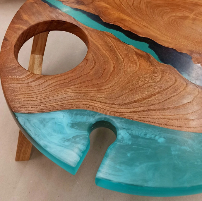 Мастер-класс Винный столик из дерева с эпоксидной смолой в Москве